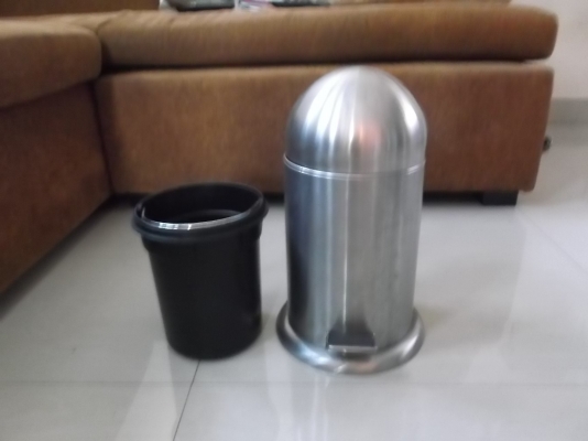 ถังขยะ HAFELEใบละ500มีสามใบเหมาหมด1000ของใหม่สแตนเลสไม่ขึ้นสนิม