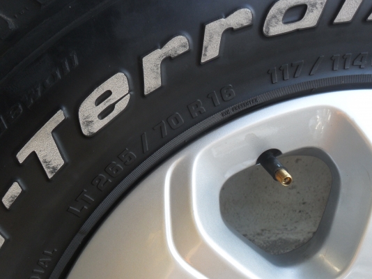 ล้อแม็ก 16นิ้ว 6รู เชฟ พร้อมยาง สวยๆ 4 ล้อ ราคา 6900 บาท