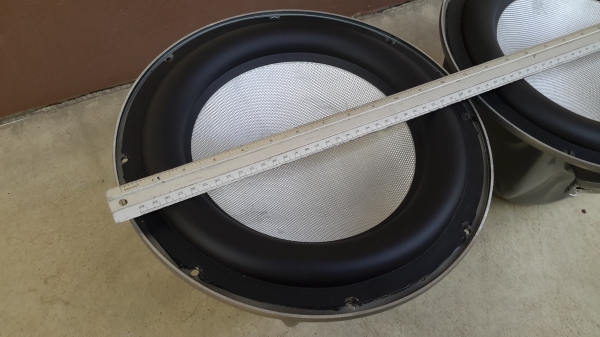 ขอขายลำโพงซับ 12 นิ้วหน่อยครับ