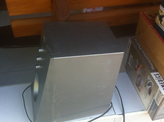 ลําโพงซับวูฟเฟอร์ SHARP ขนาด 30 W.  ใช้ ฟังเพลง ดูหนังเล่นเกม