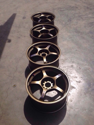 ขายล้อแม็ค gramlight 57 f สีทองฟอร์จ ขอบ 17 หน้า 8.5 ออฟ 40 หลัง 9.5 ออฟ 38  สภาพสวยๆครับ