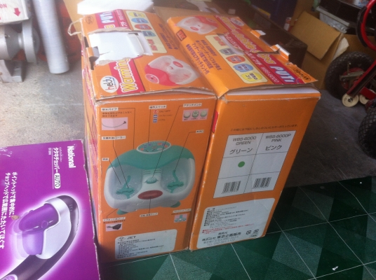 เครื่องทำสปาเท้าที่บ้าน เป็นการช่วยผ่อนคลายเท้าด้วยการทำสปา มีระบบนวดแบบสั่นและฟองอากาศช่วยการนวด