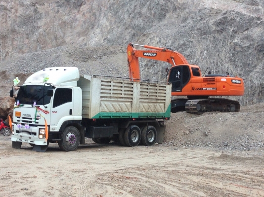 รถอีซูซุ 10 ล้อดั้ม FVZ 300 แรงม้า. ปี 55 ( รถวิ่ง 1xx,xxx กม. )    สนใจติดต่อ  081 - 6079515