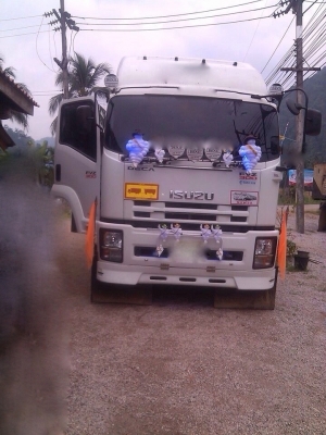 รถอีซูซุ 10 ล้อดั้ม FVZ 300 แรงม้า. ปี 55 ( รถวิ่ง 1xx,xxx กม. )    สนใจติดต่อ  081 - 6079515