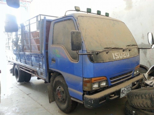 ขาย6ล้อ อีซูซุNPR เครื่อง135แรง ยาว4.30ม เครื่องดี คัชซีสวย ยางดี ภายในสวย แอร์เย็น สภาพพร้อมใช้งาน เอกสารพร้อมโอน จัดไฟแนนซ์ได้ เงื่อนไขง่ายๆวันเดียวรับรถ สนใจโทร 090-8588220คุณนะ 093-3258446คุณบิวตี้ ID:narong498 หรือ www.truck.in.th/498 หรือfb:ณรงค์ ซื