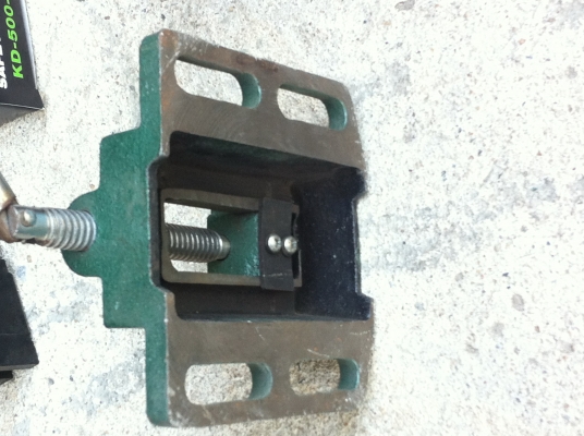 ปากกาจับชิ้นงานบนแท่นสว่าน หรือยึดบนโต้ะได้ ใช้จับชิ้นงานในการเจาะ ทำเกลี่ยว อื่นๆ