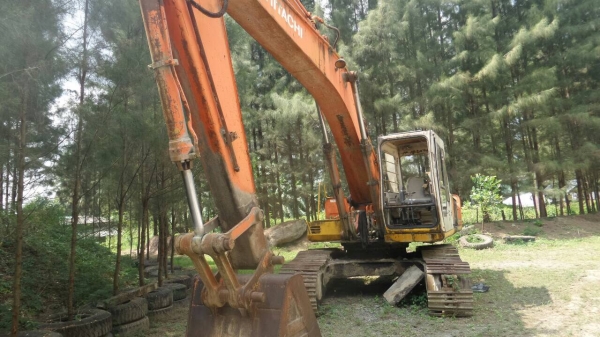 รถขุด...EX200-1.  เอกสารอินวอยล์. รถเดิมๆก่อนจอดทำงานปกติ เครื่องเดิมเครื่องดี ปั้มดี เอวแน่น