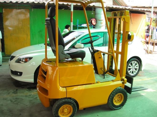 ....ขาย โฟลคลิฟขนาดเล็กยกได้ 3 เมตร ดีเซล ขนาด1ตัน เหมาะสถานที่แคบๆ...........................