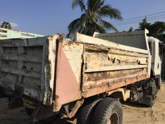 (รถมี2คันให้เลือก)6ล้อดั้ม240แรง FTR34J9T ปี2553...กระบะดั้มอย่างเดียวที่ไม่สวย ฝาข้างต้องเปลี่ยน รถห้างแท้ มือเดียวป้ายแดง...