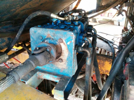 รถเกี่ยวข้าว ไอ้หนุ่ม/เกษตรพัฒนา