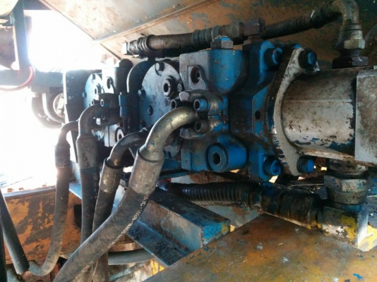 รถเกี่ยวข้าว ไอ้หนุ่ม/เกษตรพัฒนา