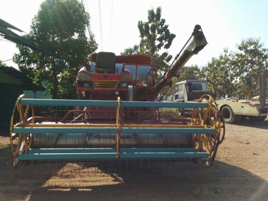 รถเกี่ยวข้าว ไอ้หนุ่ม/เกษตรพัฒนา