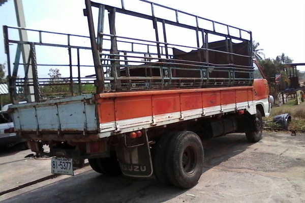หกล้อ อีซูซุ TL85 สภาพดีรถใช้งานทุกวัน ทะเบียนพร้อมโอน