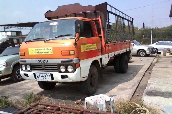 หกล้อ อีซูซุ TL85 สภาพดีรถใช้งานทุกวัน ทะเบียนพร้อมโอน