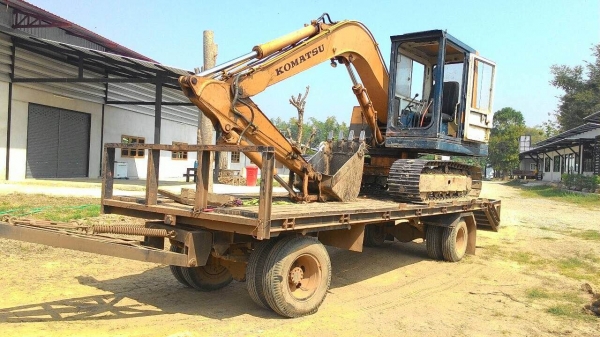 ขาย komatsu pc 60 - 3 (ปั้มนิ้ว) พร้อมเทเลอร์ มีลายเจาะ ไม่เอาเทเลอร์ขาย 400,000