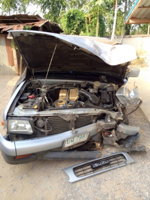 ขายซากISUZU หน้าหนูปี 95 AUTO เครื่องไม่โดน ทะเบียนเต็ม ขาย85,000 บาท 0892095791 บอย