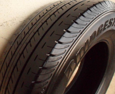 ยางกระบะขอบ15 ปี13 บริดสโตน215-70-R15(4เส้น 4,000บ)