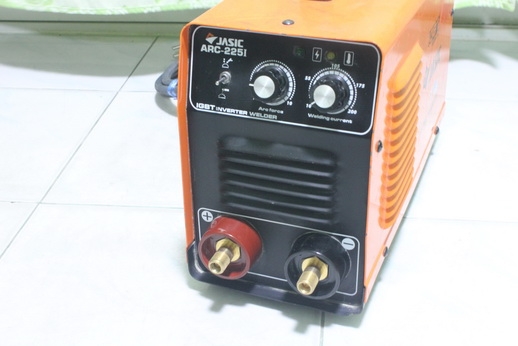 เครื่องเชื่อม jasic arc225i ระบบอินเวอร์เตอร์ IGBT 200แอมป์เต็ม สภาพดีพร้อมใช้งานครับ