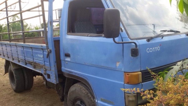 ขายรถบรรทุกหกล้อ NPR66L เครื่อง 145 แรง กระบะคาร์โก้ ทะเบียนพร้อม