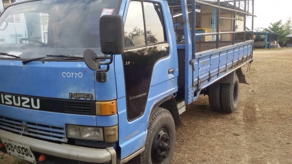 ขายรถบรรทุกหกล้อ NPR66L เครื่อง 145 แรง กระบะคาร์โก้ ทะเบียนพร้อม