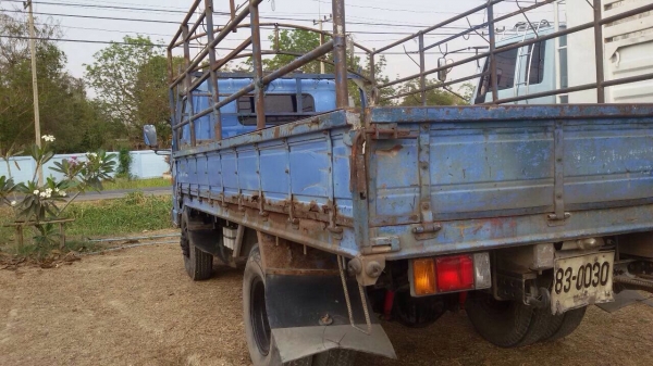 ขายรถบรรทุกหกล้อ NPR66L เครื่อง 145 แรง กระบะคาร์โก้ ทะเบียนพร้อม