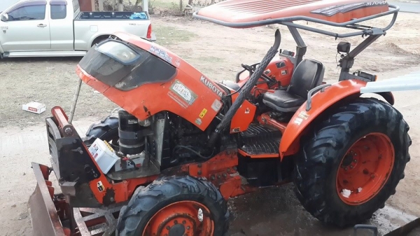 ขายรถไถKUBOTA 4WD 7040เอกสารเล่มทะเบียน 4×4สภาพเครื่องดี ปั๊มดีใช้งานได้ปกติ ขายรถไถKUBOTA 4WD 7040เอกสารเล่มทะเบียน 4×4สภาพเครื่องดี ปั๊มดีใช้งานได้ปกติ