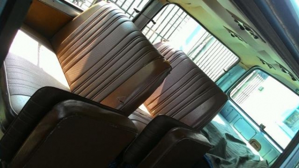 ขาย รถตู้ Nissan urvan e23 เครื่อง sd23 ดีเซล เกียร์คอ