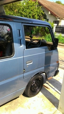 ขาย รถตู้ Nissan urvan e23 เครื่อง sd23 ดีเซล เกียร์คอ