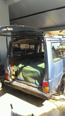 ขาย รถตู้ Nissan urvan e23 เครื่อง sd23 ดีเซล เกียร์คอ