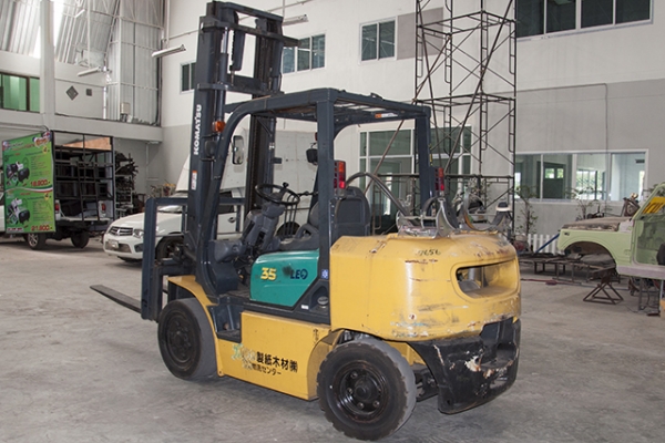 ขายรถโฟล์คลิฟท์ KOMATSU รุ่น FG35NT-7 ราคา 365,000 บาท นำเข้าจากประเทศญี่ปุ่น 100\% ไม่เคยใช้งานในประเทศไทย