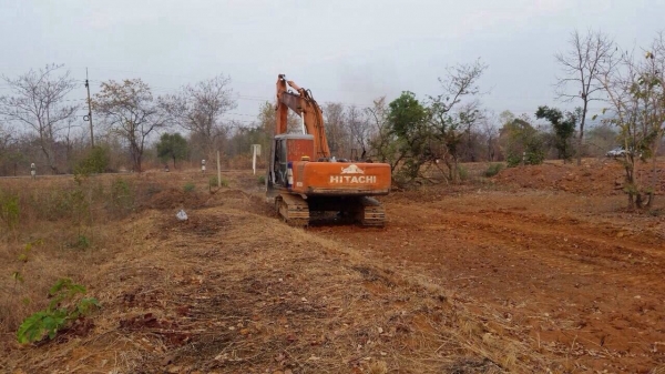 ขายครับHitachi EX200รุ่น2ระบบไฟฟ้าเต็มแอร์หนาวโซ่เปลี่ยนใหม่เอวแน่นใช้งานทุกวันครับเบื่อคนขับ