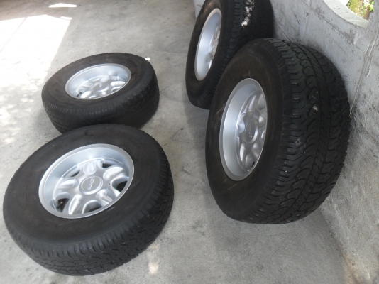 ล้อแม็ก 15นิ้ว 6รู พร้อมยาง สวยๆ 4 ล้อ ราคา 6400 บาท ล้อแม็ก 15นิ้ว 6รู พร้อมยาง สวยๆ 4 ล้อ ราคา 6400 บาท