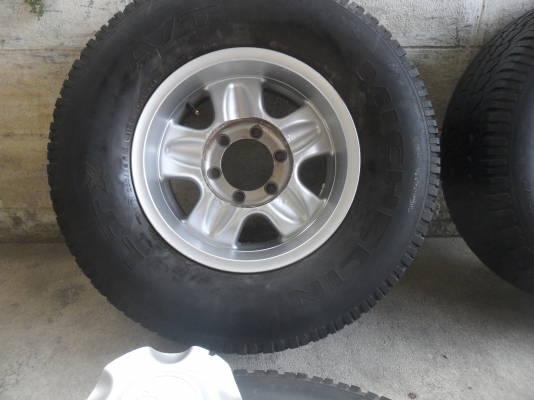 ล้อแม็ก 15นิ้ว 6รู พร้อมยาง สวยๆ 4 ล้อ ราคา 6400 บาท ล้อแม็ก 15นิ้ว 6รู พร้อมยาง สวยๆ 4 ล้อ ราคา 6400 บาท