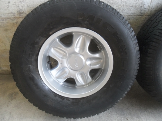 ล้อแม็ก 15นิ้ว 6รู พร้อมยาง สวยๆ 4 ล้อ ราคา 6400 บาท ล้อแม็ก 15นิ้ว 6รู พร้อมยาง สวยๆ 4 ล้อ ราคา 6400 บาท