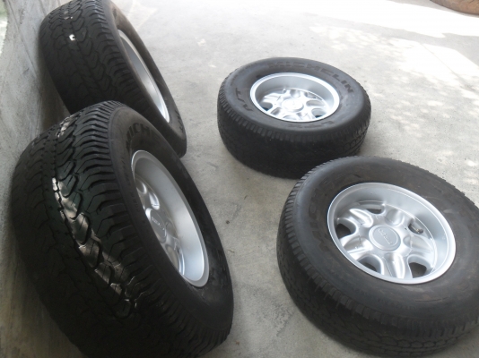 ล้อแม็ก 15นิ้ว 6รู พร้อมยาง สวยๆ 4 ล้อ ราคา 6400 บาท ล้อแม็ก 15นิ้ว 6รู พร้อมยาง สวยๆ 4 ล้อ ราคา 6400 บาท