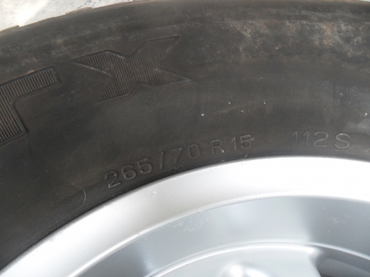 ล้อแม็ก 15นิ้ว 6รู พร้อมยาง สวยๆ 4 ล้อ ราคา 6400 บาท