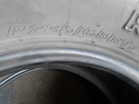 235/65R17 ROADSTONE ROADIAN  ATII  มี 2 เส้น  ปี 2012  TEL.081-427-3941