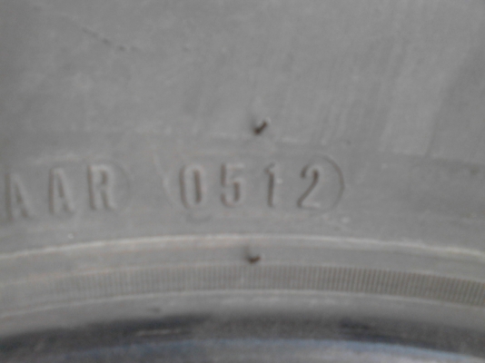 235/65R17 ROADSTONE ROADIAN  ATII  มี 2 เส้น  ปี 2012  TEL.081-427-3941