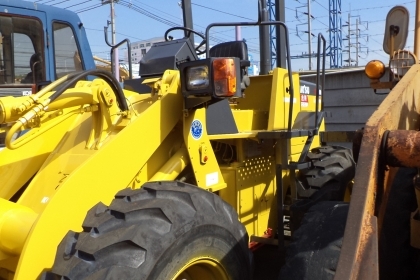 WA100-1-20705 รถตักKOMATSUตอนนี้รถจอดที่(นวนคร)ครับ