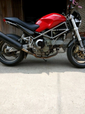ขาย Ducati m900 IE 2001-02 ระบบหัวฉีด ประหยัดน้ำมันสุดๆ  อินวอย สรรพสามิตรแท้ รถสภาพตามรูป สีแดง สด ไม่มีตำหนิ มีครอบเบาะหลังให้  ท่อผ่าเสียงลั่นๆ สภาพเครื่องยังฟิต  รอบจัดจ้าน วิ่งทริปสบายๆ ไม่มีเยิ้ม สมบูรณ์มาก ได้ไปเติมน้ำมันขับยาวๆ ขอขายที่ 120000  ดู
