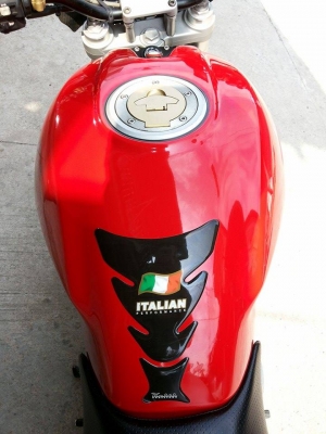 ขาย Ducati m900 IE 2001-02 ระบบหัวฉีด ประหยัดน้ำมันสุดๆ  อินวอย สรรพสามิตรแท้ รถสภาพตามรูป สีแดง สด ไม่มีตำหนิ มีครอบเบาะหลังให้  ท่อผ่าเสียงลั่นๆ สภาพเครื่องยังฟิต  รอบจัดจ้าน วิ่งทริปสบายๆ ไม่มีเยิ้ม สมบูรณ์มาก ได้ไปเติมน้ำมันขับยาวๆ ขอขายที่ 120000  ดู