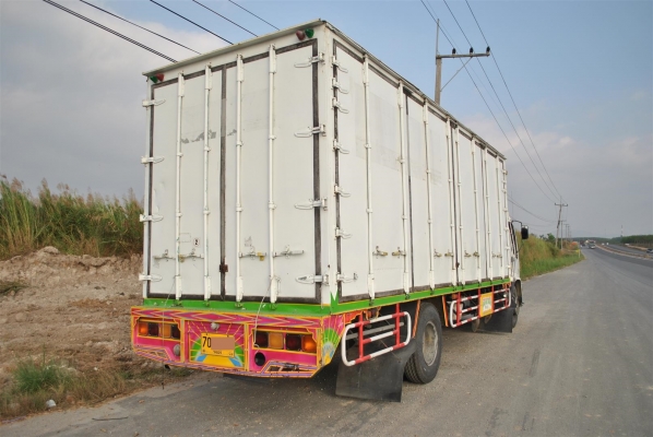 ขาย 6 ล้อ Isuzu FTR200 ปลายปี 46 ตู้10บาน 7.2 เมตร วิ่งน้อย (Deca)