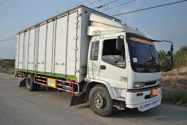 ขาย 6 ล้อ Isuzu FTR200 ปลายปี 46 ตู้10บาน 7.2 เมตร วิ่งน้อย (Deca)