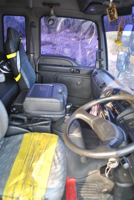 ขาย 6 ล้อ Isuzu FTR200 ปลายปี 46 ตู้10บาน 7.2 เมตร วิ่งน้อย (Deca)