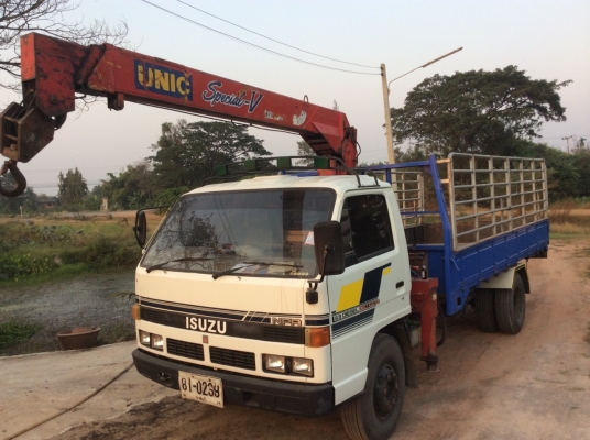 ISUZU 6ล้อติดเครน ห้างแท้ กะบะ4.3ม. ยาว5ม. เครน3ตัน พวงมาลัยพาว์เวอร์ ยางดี ครัทซีสวย ขาย 560,000 บาท(ติดต่อ ศุภากร 081-4252943)