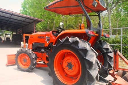 ขายรถไถ Kubota L 4708 (4WD) พร้อมดันหน้าและผานพรวนHUI เครื่องแน่นๆ
