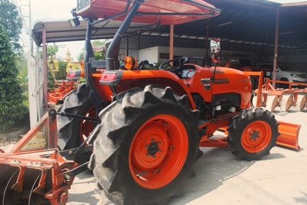ขายรถไถ Kubota L 4708 (4WD) พร้อมดันหน้าและผานพรวนHUI เครื่องแน่นๆ