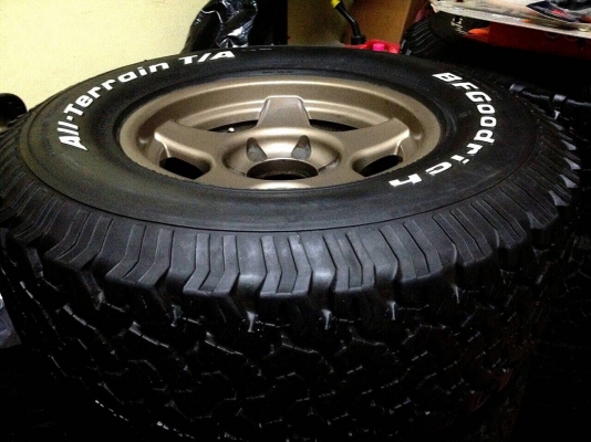 ขายล้อBradleyสีทองขอบ16 พร้อมยางBF All 265/75/16 ปี13กับ12