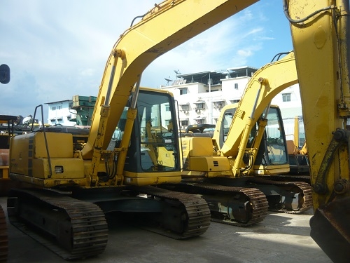 รถขุด Komatsu PC120-6 รถเก่านอก นำเข้าจากญี่ปุ่น มีให้เลือกหลายคัน พร้อมใช้งาน ช่วงล่งแน่น เครื่องยนตร์พร้อม ระบบไฟฟ้าครบ ลุยงานได้เลย เอกสารครบ จัดไฟแนนท์ได้  เครื่องบยนตร์ Komatsu 6 สูบ ชม.การทำงาน 4500-6000 ชม.  สนใจติดต่อได้ที่ 091 695-6445