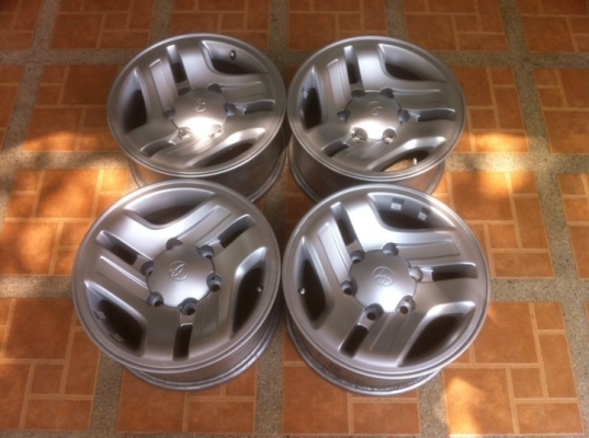ล้อ15 toyota D4D รุ่น 4x4 ราคาไม่แพง